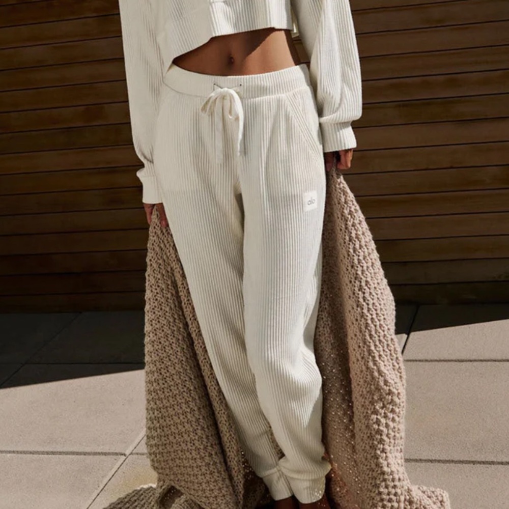 NEW Alo Jogger pants